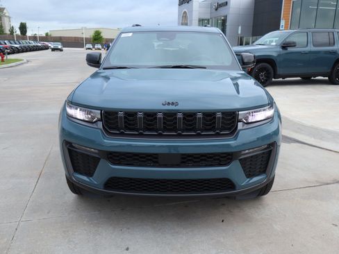 New 2026 Jeep Grand Cherokee L Limited w/ Limited Altitude Package AWD/4WD image 9