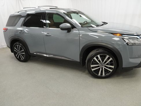 Used 2024 Nissan Pathfinder Platinum w/ Cargo Package image 9