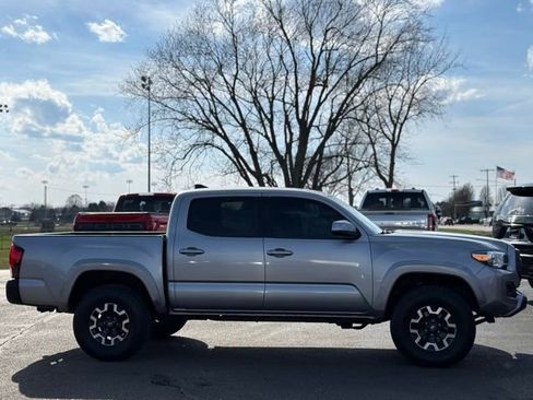Used 2018 Toyota Tacoma SR5 image 32