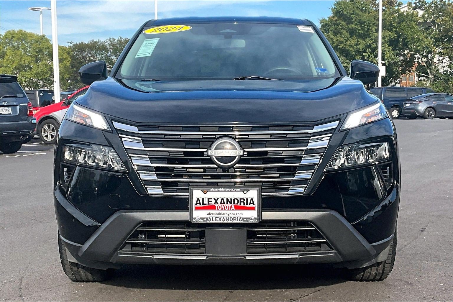 Used 2024 Nissan Rogue SV AWD/4WD image 3