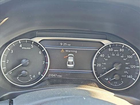 Used 2025 Nissan Altima 2.5 SV image 11