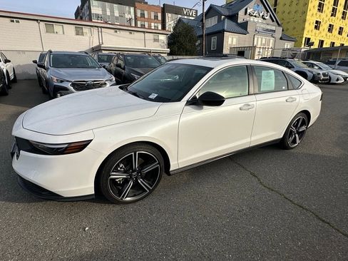 Used 2024 Honda Accord Sport image 3