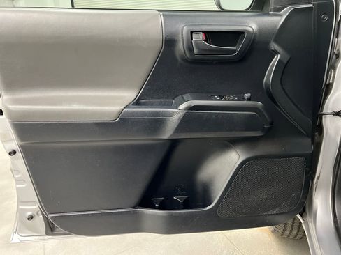 Used 2016 Toyota Tacoma SR RWD image 11
