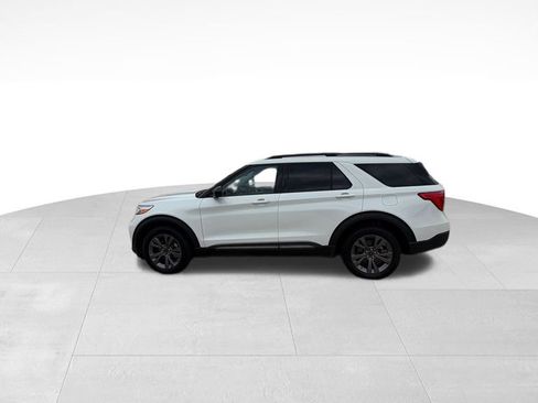 Used 2024 Ford Explorer XLT w/ Equipment Group 202A AWD/4WD image 8