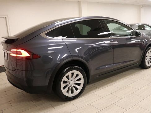 Used 2018 Tesla Model X 75D image 5