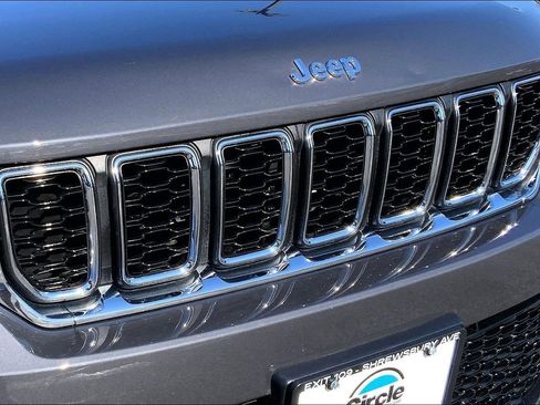 Certified 2023 Jeep Grand Cherokee Laredo w/ Luxury Tech Group I image 28