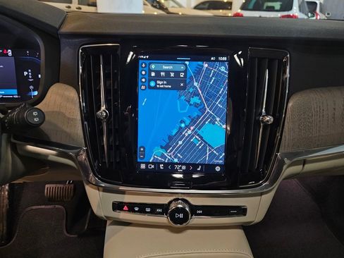 Certified 2025 Volvo V90 B6 Cross Country Plus AWD/4WD image 23
