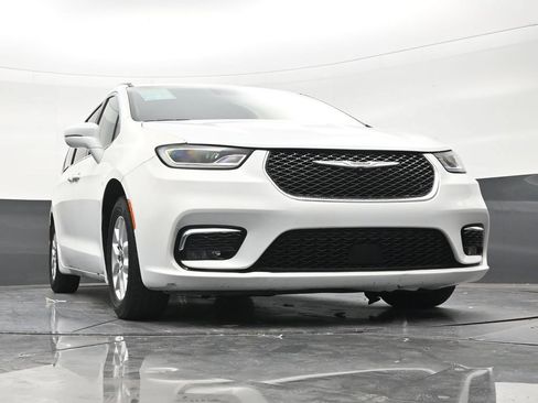 Used 2022 Chrysler Pacifica Touring-L FWD image 26