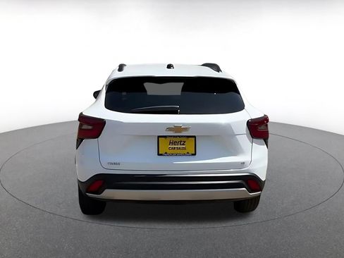 Used 2025 Chevrolet Trax LT w/ LT Convenience Package FWD image 12