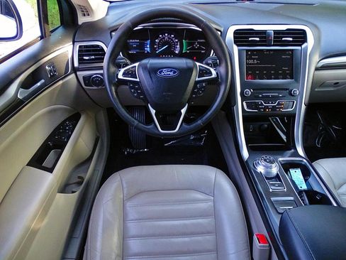 Used 2018 Ford Fusion SE w/ Fusion SE Technology Package FWD image 52