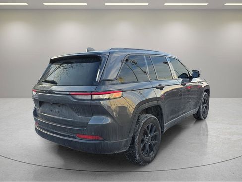Used 2024 Jeep Grand Cherokee Altitude image 5
