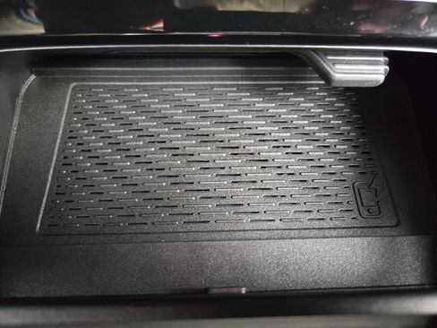 Used 2024 Mercedes-Benz EQB 300 4MATIC image 30