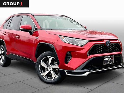 Used 2021 Toyota RAV4 SE image 2