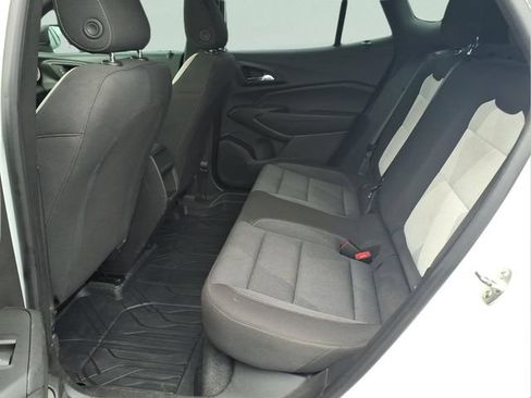 Used 2024 Chevrolet Trax RS w/ Sunroof Package FWD image 19