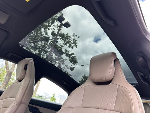 Used 2022 Porsche Taycan image 27