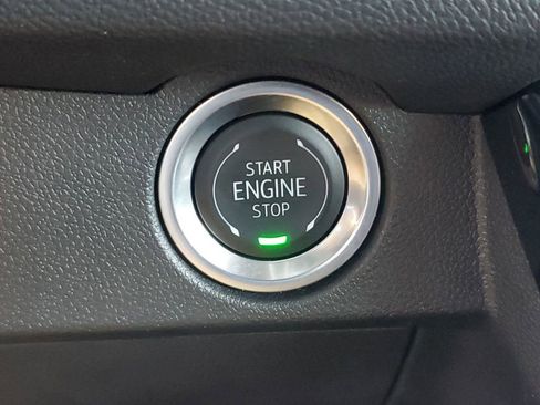 Used 2025 Chevrolet Traverse LT image 38