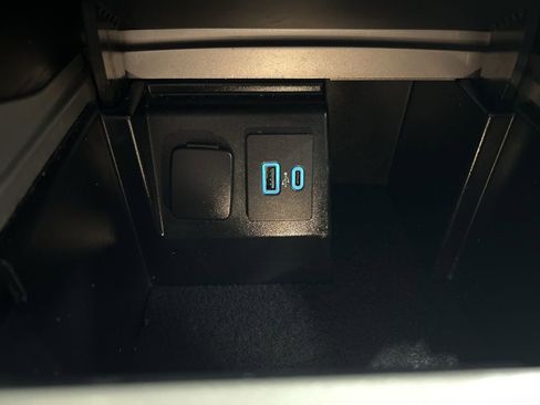 Used 2022 Ford Explorer XLT w/ Equipment Group 202A image 22