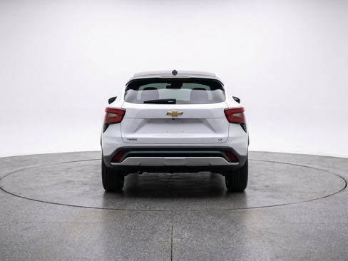 Used 2025 Chevrolet Trax LT FWD image 7