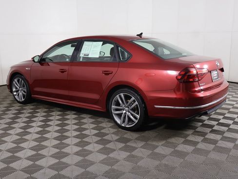 Used 2018 Volkswagen Passat 2.0T R-Line w/ R-Line Lighting Package image 12