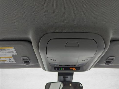 Used 2020 Chevrolet Equinox LT image 19