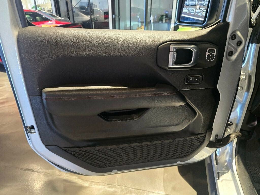 Used 2022 Jeep Gladiator Rubicon w/ LED Lighting Group AWD/4WD image 17
