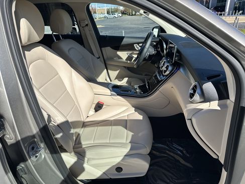 Used 2022 Mercedes-Benz GLC 300 image 32