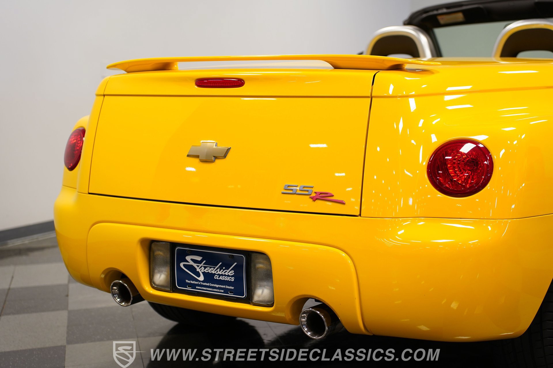 Used 2004 Chevrolet SSR w/ Preferred Equipment Group RWD image 27