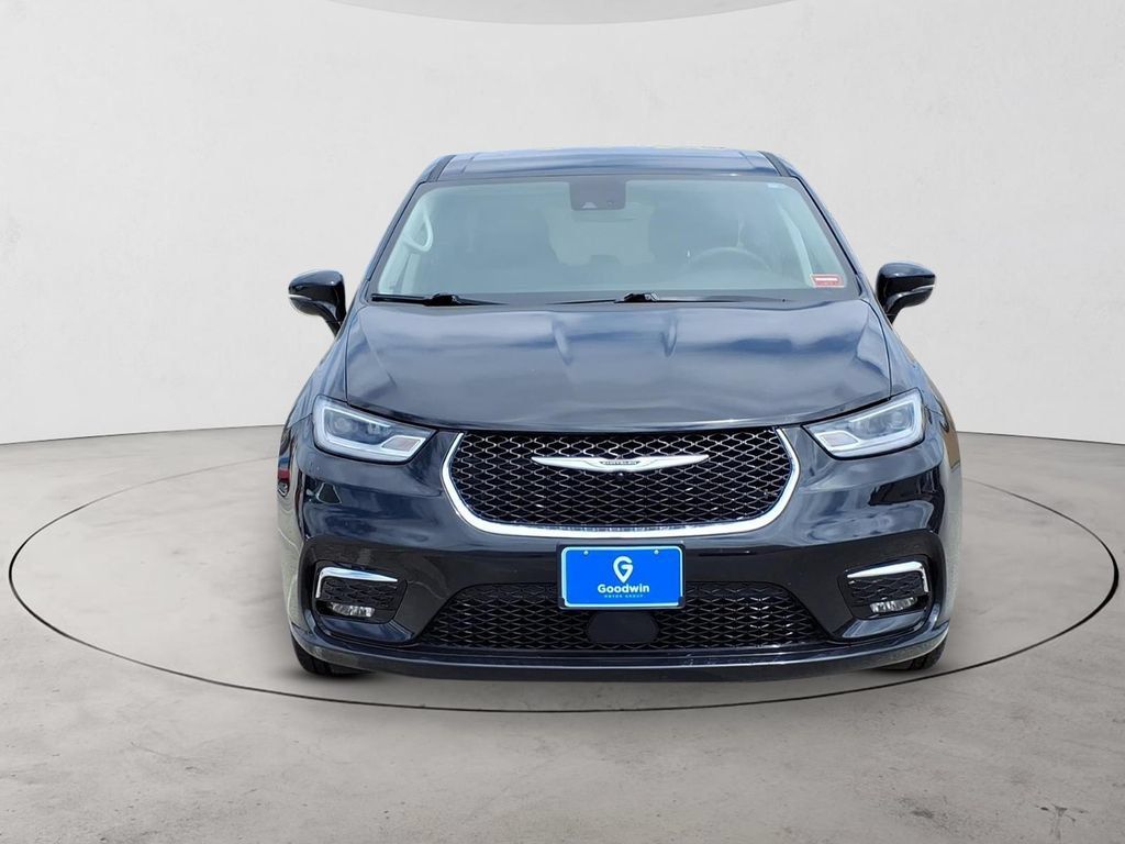 Used 2024 Chrysler Pacifica Touring-L FWD image 2