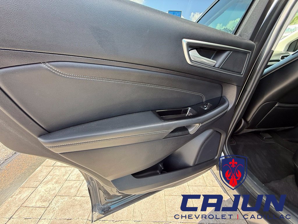 Used 2019 Ford Edge Titanium w/ Equipment Group 301A FWD image 18