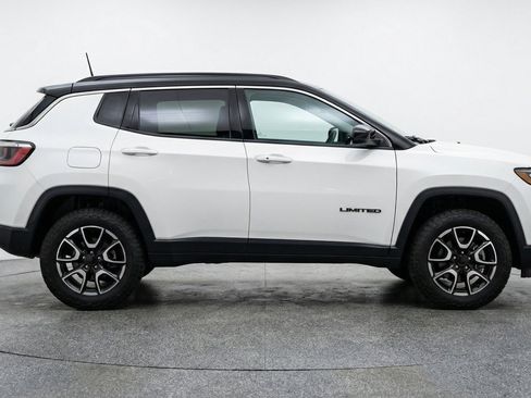 Used 2025 Jeep Compass Trailhawk AWD/4WD image 11