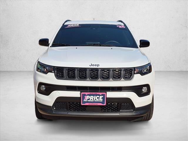 Used 2025 Jeep Compass Latitude AWD/4WD image 2