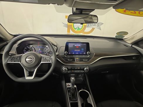 Used 2024 Nissan Altima 2.5 SV FWD image 13
