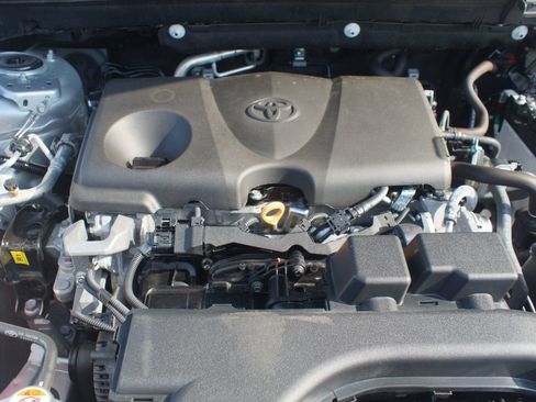 Used 2025 Toyota RAV4 XLE AWD/4WD image 27