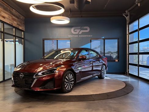 Used 2024 Nissan Altima 2.5 SV w/ SV Premium Package FWD image 44