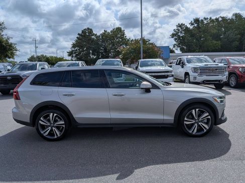 Used 2025 Volvo V60 B5 Cross Country Plus AWD/4WD image 2