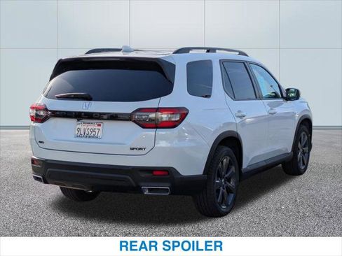 Certified 2025 Honda Pilot Sport image 7