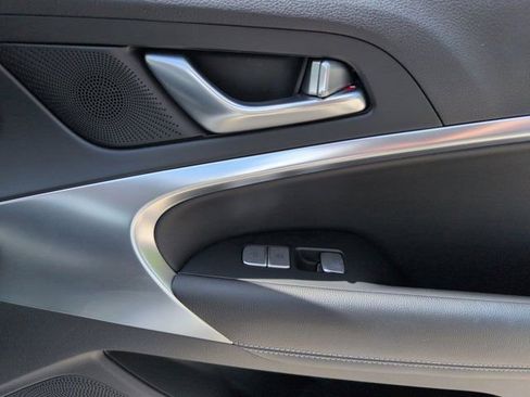 Used 2025 Genesis G70 2.5T RWD image 34