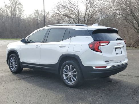 Used 2024 GMC Terrain SLT image 4