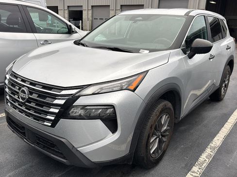 Used 2024 Nissan Rogue S image 10