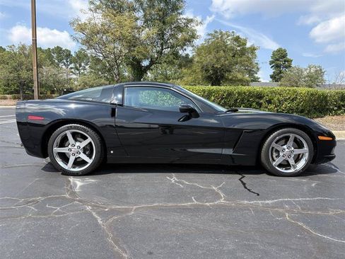 Used 2006 Chevrolet Corvette Coupe w/ Preferred Equipment Group RWD image 14