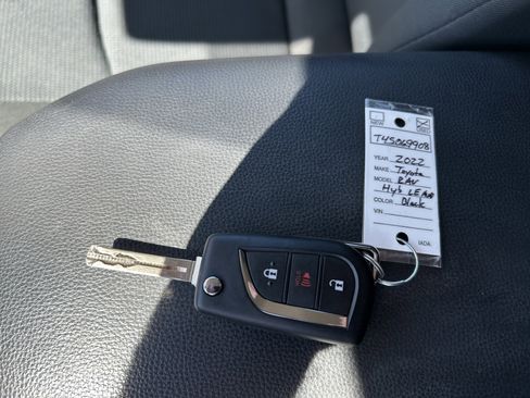 Certified 2022 Toyota RAV4 LE AWD/4WD image 29