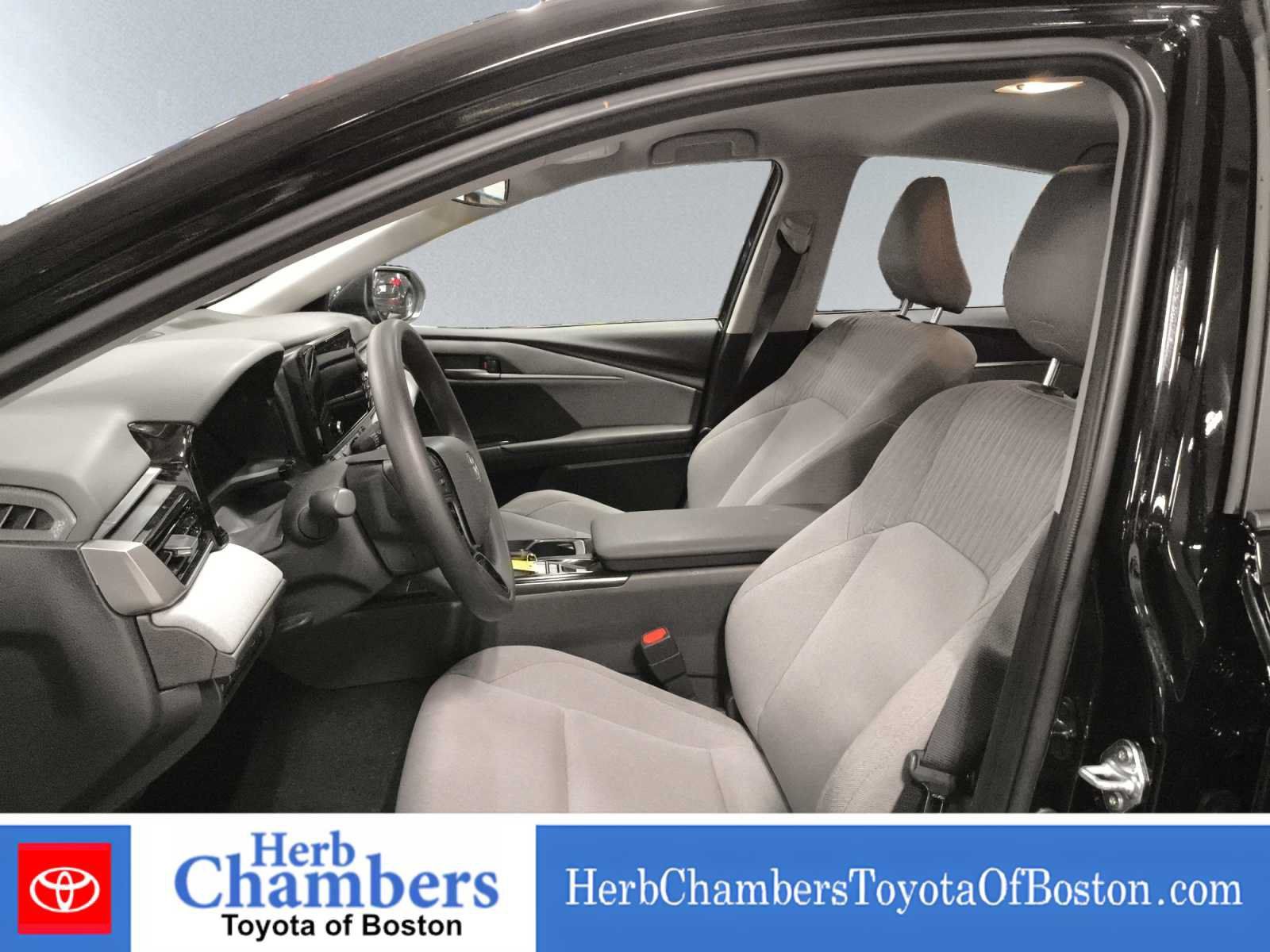Used 2025 Toyota Camry LE AWD/4WD image 7