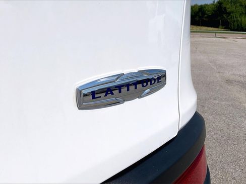 Used 2018 Jeep Cherokee Latitude Plus w/ Comfort/Convenience Group image 21