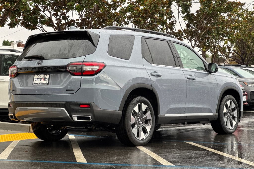 New 2026 Honda Pilot Touring image 4