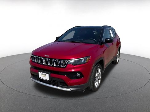 Used 2025 Jeep Compass Limited AWD/4WD image 4