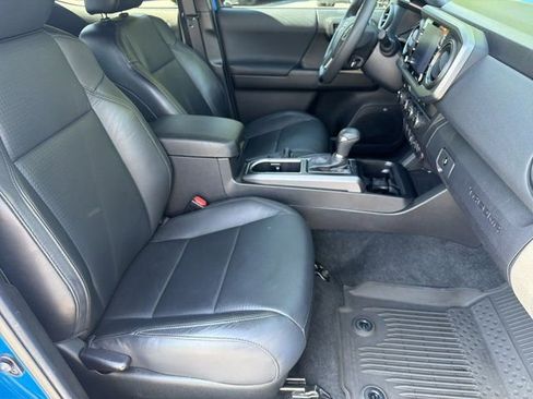 Used 2021 Toyota Tacoma TRD Off-Road w/ TRD Premium Off Road Package AWD/4WD image 12