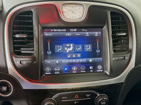 Used 2019 Chrysler 300 Limited image 18