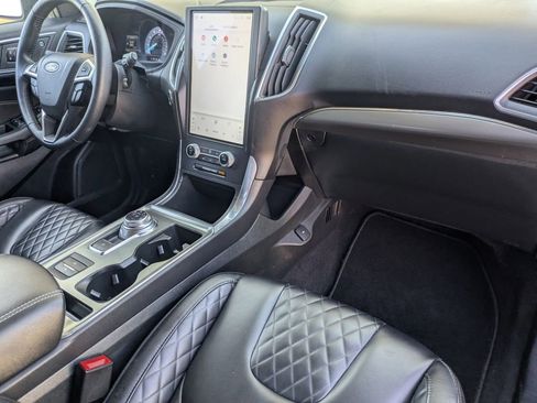 Used 2024 Ford Edge Titanium image 35