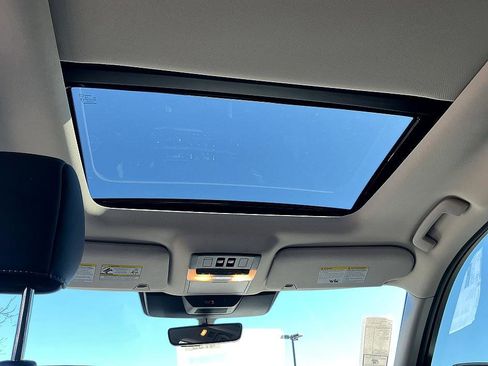 New 2026 Nissan Pathfinder SL image 24