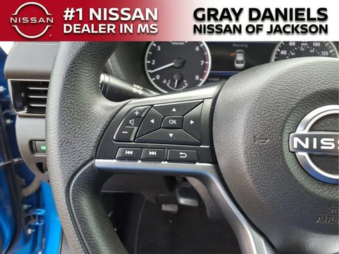 Used 2024 Nissan Sentra SV FWD image 13